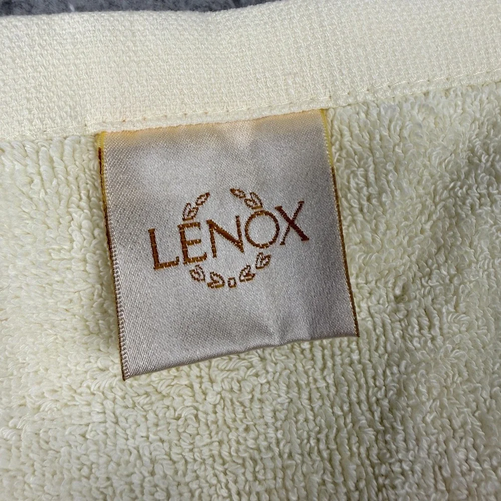 Lenox Winter Greetings Fingertip Towels Set of 4 Cardinal Christmas Joy Peace